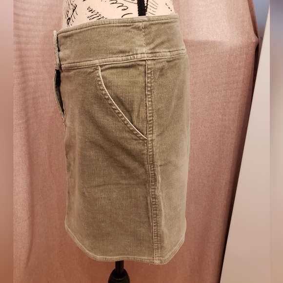 H&M comfortable skirt - Picture 3 of 10